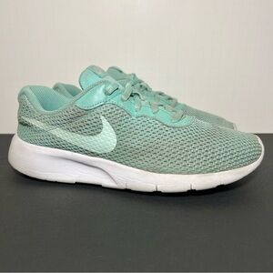 Girls/Womens NIKE Tanjun GS Emerald Running Shoes / Size 5.5 Youth - 7 Womens